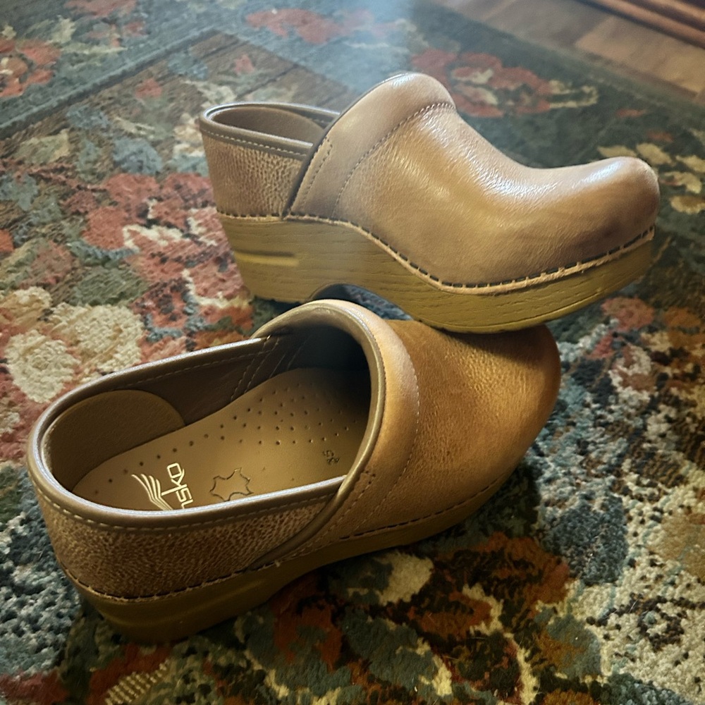 Dansko clogs size 5